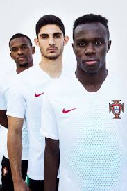 غضب في موسكو بسبب قميص منتخب أوكرانيا لكرة القدم المشارك في بطولة الأمم الأوروبية 2020 التي تنطلق في وقت لاحق. Ø³Ø­Ù‚ Ø§Ù„Ø±Ø§Ø¯ÙŠÙˆÙ… ÙˆÙ‡Ù… Ù‚Ù…ÙŠØµ Ø§Ù„Ù…Ù†ØªØ®Ø¨ Ø§Ù„Ø¨Ø±ØªØºØ§Ù„ÙŠ 2018 Mizukihisaka Com