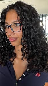 Something about the expanded shape after a good shaping is so satisfying!  This was Cass’s first appointment we shaped it up and Ofcourse made her  hair super juicy! Stay tuned to see how her hair ...