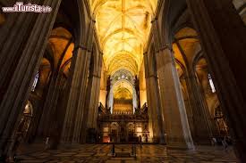 Nel 1877, alcuni lavori di restauro nella cattedrale di santo domingo rinvenirono una cassa di piombo recante la scritta. Cattedrale Di Santa Maria La Blanca Siviglia Cosa Vedere Guida Alla Visita