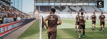 Pauli, è una società polisportiva tedesca con sede nel quartiere omonimo di amburgo e famosa soprattutto per la sua sezione calcistica, che attualmente milita nella zweite liga. Fc St Pauli Facebook