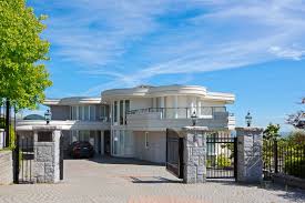 The cost of a carport can have a significant range depending on the style, material and size of it. Carport Vor Der Garage Alle Vorteile Auf Einen Blick