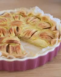 Die äpfel halbieren,schälen und das kerngehäuse entfernen.die apfelhälften auf dem teig verteilen.die zwischenräume kann man mit rosinen ausfüllen. Life On Fernlane Mein Lieblingsapfelkuchen Elsasser Apfel Rahm Kuchen Life On Fernlane