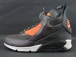 The visible max air unit at the heel offers cushioning and impact absorption as the pu midsole provides. Nike Air Max 90 Sneakerboot Winter Sneakernews Com