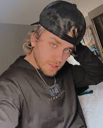 Nick Kerns's Instagram, Twitter & Facebook