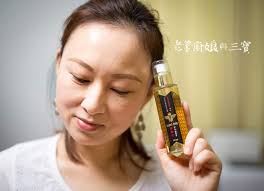 KING BEE女王蜂毒舒緩凝膠...用珍稀的女王蜂毒製作的按摩油，舒緩痠痛讓肌肉不適掰掰！