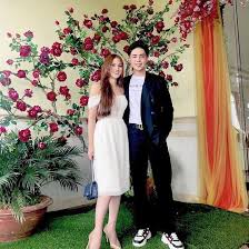 Nhiều sao việt không giấu nổi đau xót trước sự ra đi đột ngột. Sau Khi Ly Hon Ä'áº¡i Gia Yeu 17 NÄƒm Thu Thá»§y Chinh Thá»©c Cong Khai Báº¡n Trai Kem 10 Tuá»•i