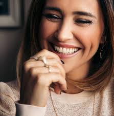 Ilenia Lazzarin mostra il nuovo aspetto che avrà Viola nelle prossime  puntate. Il suo taglio vi sorprenderà. Link nel primo commento ⤵️⤵️