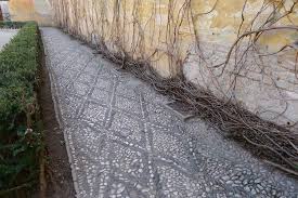 Effective Garden Paths Made Of Pebbles As An Accent Decor Ideas For You 2018 Gartenweg Kieselmosaik Steinweg