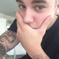 Elin Serrano's Instagram, Twitter & Facebook