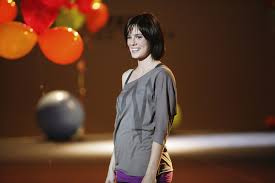 On apprend dans l'épisode 7 qu'elle a été violée par le coach qu'elle avait avec kaylie, bien. Championnes A Tout Prix Serie Feuilleton 2 Saisons Et 42 Episodes Tele Star