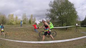 Il revient à la 9 e place et se trouve à une poignée de secondes de la 8 e lorsque l'équipe lui demande de ralentir pour favoriser son coéquipier au championnat. Championnats De France Marche Nordique 2019 Youtube