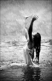 I shall stand with you in the hardest rain,rejoice and give thanks &#10084; |  Fotos de chuva, Banho de chuva, Dançando na chuva