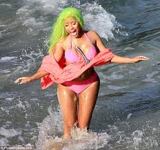 And she had a similar effect on the uhh. Check It Out A Bikini Clad Nicki Minaj Shows Off Her Shapely Behind On The Set Of Her New Video Daily Mail Online