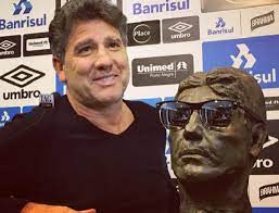 O treinador do grêmio, renato gaúcho, de 57 anos, está no rio de janeiro com sua filha carol portaluppi, de 26 anos, durante a pandemia de coronavírus. Renato Gaucho O Ultimo Showman Do Futebol Brasileiro By Cesar Cardoso Medium