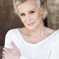 Lisa Hart Carroll (@lisahcarroll)