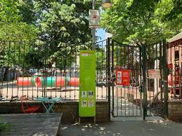 Bereits im november stand dort ein sogenanntes. Karl Farkas Park Kids Love Vienna