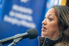 La ministra de Industria, Fernanda Cardona, confirmó que la cartera envió  un decreto al presidente,