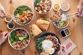 Get your friends and family round the table, pour a glass of wine and serve up something amazing. Soonta Eat Love Food Fun