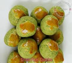 Harini nak share resipi biskut mazola kacang peas @ biskut kacang peas yang sangat senang, sangat cepat and sangat sedap. Resepi Biskut Kacang Hijau Azie Kitchen