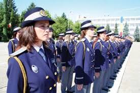 Un politist se afla in izolare la domiciliu, iar alti doi asteapta rezultatul testului in decursul zilei de azi, potrivit sindicatului europol. AngajÄƒri In PoliÅ£ie 2018 Mai A Scos La Concurs Mai Multe Posturi Bani Pentru ProtecÅ£ia PoliÅ£istilor È™tiri Din Bucovina