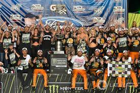 … the sport's reigning nascar championship team won't even exist in 2019? Nascar Meisterteam Furniture Row Racing Sperrt Zu