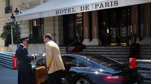 Monaco, sovereign principality located along the mediterranean sea in the midst of the resort area of the french riviera. Monaco Vierjahriger Fahrt Mit Limousine Mann An Nach Operation Ausser Lebensgefahr Stern De