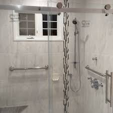 Douche Ceramique Avec Barre D Appui Banc Ceramique Et Jets Corporels Renovation Effectuee Par Noel Gagnon Bathroom Bathtub