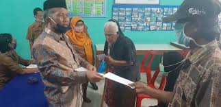 Nishab dan zakat perak nishab perak bersih 200 dirham (sama dengan 543,35 gram), zakatnya 2,5 % apabila telah dimiliki cukup satu tahun.emas 5. Baznas Deli Serdang Berikan Bantuan Kepada Warga Fakir Miskin Di Kecamatan Hamparan Perak Portal Berita Sumatera Utara Medan Sumatera Utara