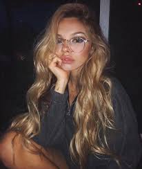 Warm blond hair has a honey or bronze undertone, and tends to be on the darker side of the blond spectrum. Glasses Blonde Hair Girl Blonde Hair Characters Blonde Green Eyes