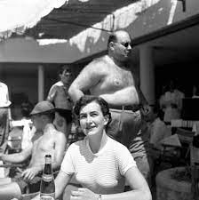 صورة نادرة التقطت للملك فاروق في المنفي بإيطاليا في فصل الصيف الصفحة الرسمية لموقع الملك فاروق الاول فاروق مصر moustafa galal people egyptian memories