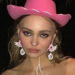 Billie Sloss's Instagram, Twitter & Facebook