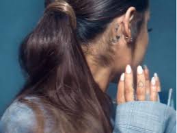 A full guide to every one of ariana grande's tattoos including her most recent addition which was on show at the grammy awards. Tattooed Heart Polnyj Gid Po Tatuirovkam Ariany Grande Www Ellegirl Ru