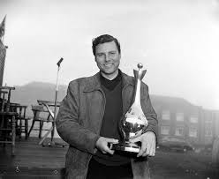 Alliss is known for his charismatic and unique style of commentary. Peter Alliss Dead Bbc S Voice Of Golf Passes Away At Age Of 89 Aktuelle Boulevard Nachrichten Und Fotogalerien Zu Stars Sternchen