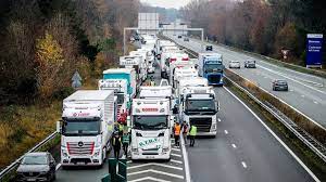 Il s'agit de 6 milliards de plus que ce qui avait été. Les Routiers Appeles A La Greve Ce Lundi