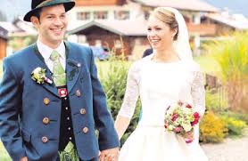 Check spelling or type a new query. Eine Bayerische Hochzeit Biathlon Star Magdalena Neuner Heiratet Kirchlich Pressreader