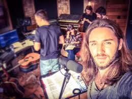 This is gil ofarim and he is on the voice germany. Gil Ofarim On Twitter Studio Stillhere