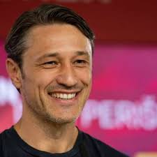 Bek bayern munchen, lucas hernandez, sedang memberi penampilan memuaskan bagi pelatih hansi flick. Fc Bayern Kovac Uber Die Neuen Sanches Weitere Transfers
