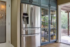 how to utilize glass front cabinets in