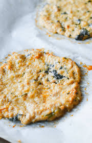The Best Low Carb Chicken Pizza Crust Is Also The Easiest To Make Store And Reheat Heyketomama Keto Abendessen Hahnchen Pizza Rezepte Huhnergeschnetzeltes
