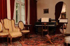 Legătura dintre george enescu, cel care prin cele două rapsodii romane a reușit să facă cunoscută noua muzică românească în întreaga lume și orașul sinaia, nu a fost intâmplătoare. Casa Memoriala George Enescu Sinaia Obiective Turistice Harta Romaniei