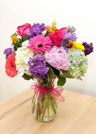 Send flowers today, roses, balloons, plants, gift baskets and gourmet food from sendflowerstoday.com. Send Jenny Flowers In Chicago Il Unique Flower Arrangements Flower Arrangement Designs Jenny Flowers