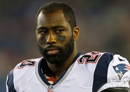 Darrelle Revis seems annoyed by Patriots not allowing his mom at party