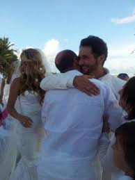 Desde el 2013 cristina hurtado y josse narváez se dieron el sí frente al altar y ante los ojos de dios, sin embargo, la pareja llevaba ya diez años de relación en la que también tuvieron a su hijo juan. Cristina Hurtado Y Josse Narvaez Se Casaron En Ceremonia Intima