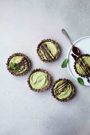 Mint Chocolate Mini Tarts Vegan Gluten Free By The Green Life Mini Tart Mint Chocolate Decadent Chocolate Desserts