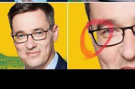 Karácsony gergely a felújítás teljes összegét a bkk rendelkezésére bocsátotta, bár a kormány még nem írta alá a szerződést az. Karacsony Gergely Meg Plakatot Kesziteni Is Alkalmatlan Foto
