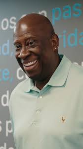 ¡Una leyenda del deporte venezolano nos visitó! 🏀 , Tuvimos el inmenso  honor de recibir al gran Carl Herrera “El Amigo” en nuestras instalaciones  de Simple. Él, quien escribió su nombre en la historia ...