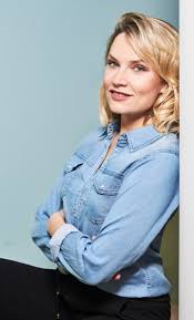 Fussball star meldet sich im fruhstucksfernsehen und macht sat 1. Vita