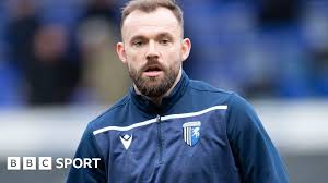 Danny Lloyd: Rochdale sign midfielder