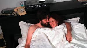 Her first exhibition in london was at the indica gallery, a trendy shop frequented by the beatles and originally started with the backing of peter asher, brother of paul's girlfriend jane. John Lennon Et Yoko Ono Pour Deux Passages A Blois