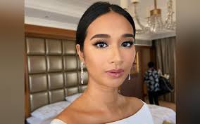 Ramai yang melihat saya mesra kepada azmin, dia salah satu calonnya. Mukhriz S Daughter Apologises For Breaking Rmco Rules The New Sarawak Bold Insightful News Opinions